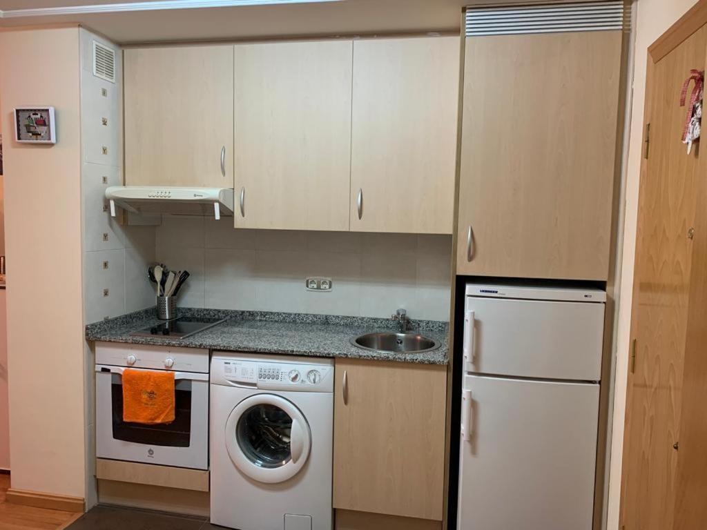 Apartamento Mota-2 Huca-Los Prados; Parking Y Wifi Gratis Oviedo Exterior foto