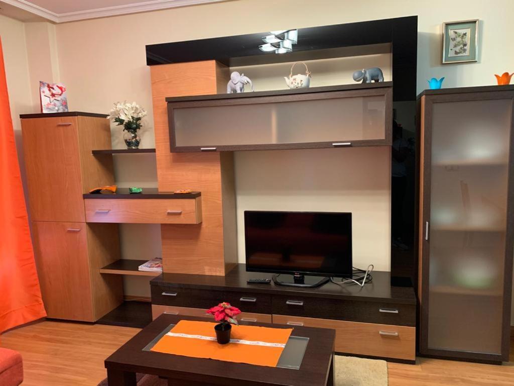 Apartamento Mota-2 Huca-Los Prados; Parking Y Wifi Gratis Oviedo Exterior foto